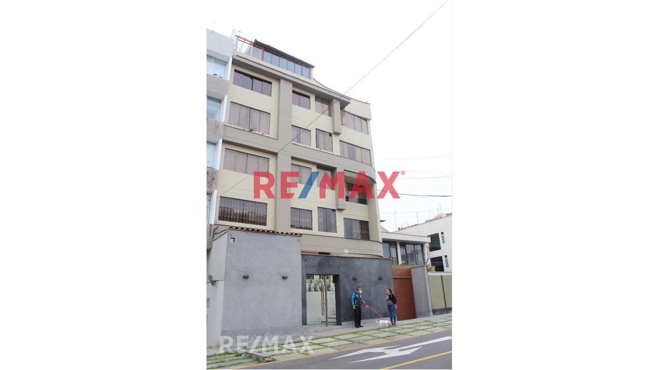 Gran Oportunidad De Venta De Departamento En San Borja, Ideal Para Una Familia Joven, En Una Zona Centrica Y Segura