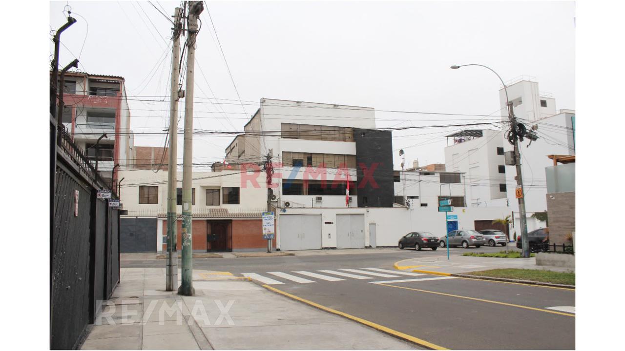 Gran Oportunidad De Venta De Departamento En San Borja, Ideal Para Una Familia Joven, En Una Zona Centrica Y Segura — foto 7