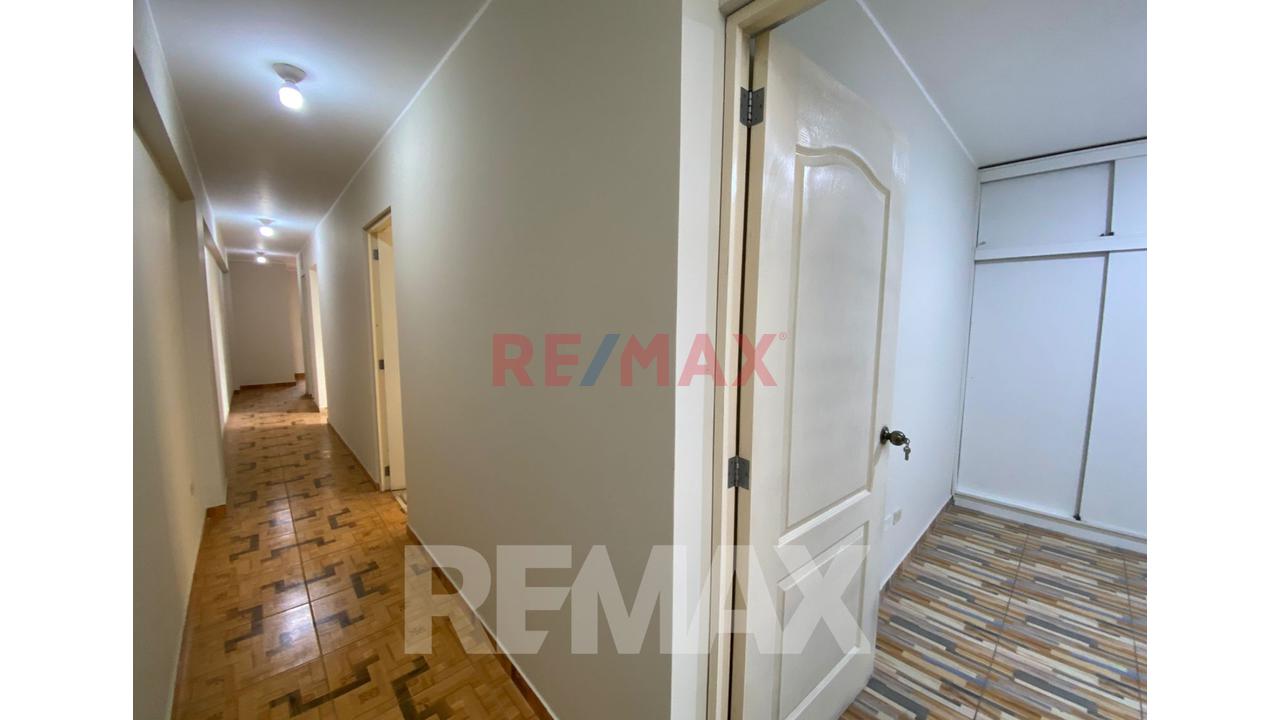 Se Vende Exclusivo Departamento Con Vista Panoramica Y Ascensor En Sjl — foto 15