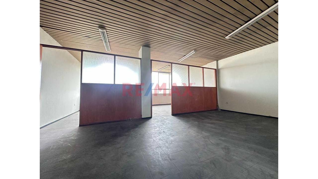 Se Vende Oficina En El Callao Excelente Inversión - 3