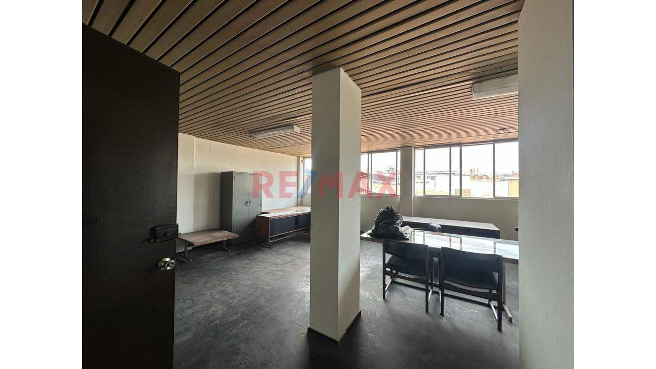 Se Vende Oficina Comercial En El Callao - 3