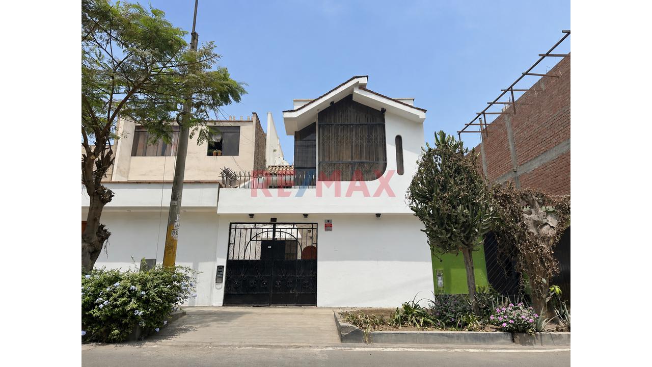 🏡 Casa En Venta En Ate – Frente A Parque | Amplia, Iluminada Y Excelente Ubicación