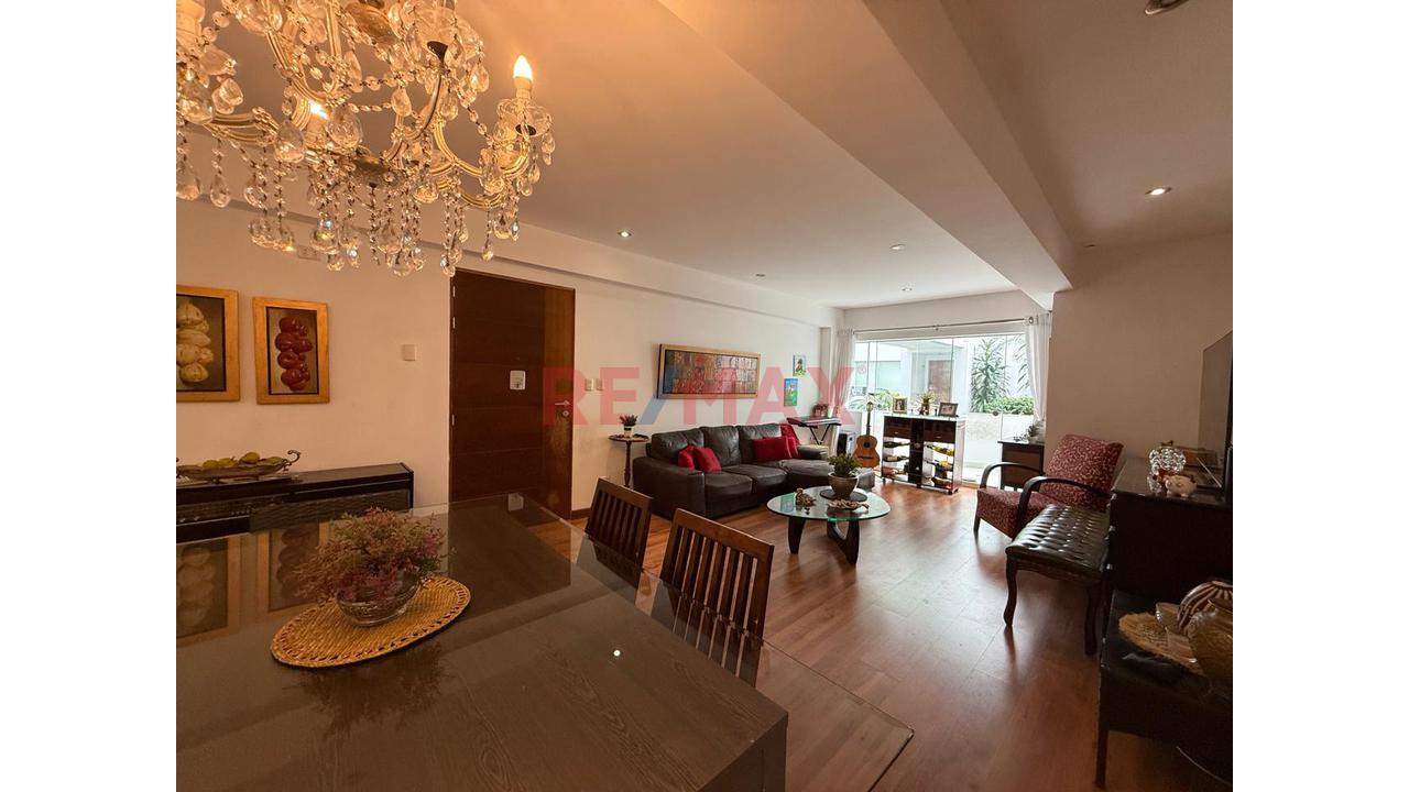Venta De Departamento En Miraflores A Pasos Del Malecon, Primer Piso Con Terraza — foto 3