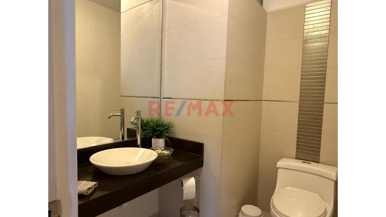 Venta De Departamento En Miraflores A Pasos Del Malecon, Primer Piso Con Terraza — foto 7