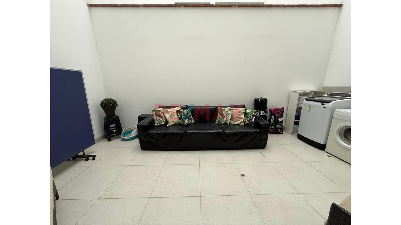 Venta De Departamento En Miraflores A Pasos Del Malecon, Primer Piso Con Terraza — foto 13