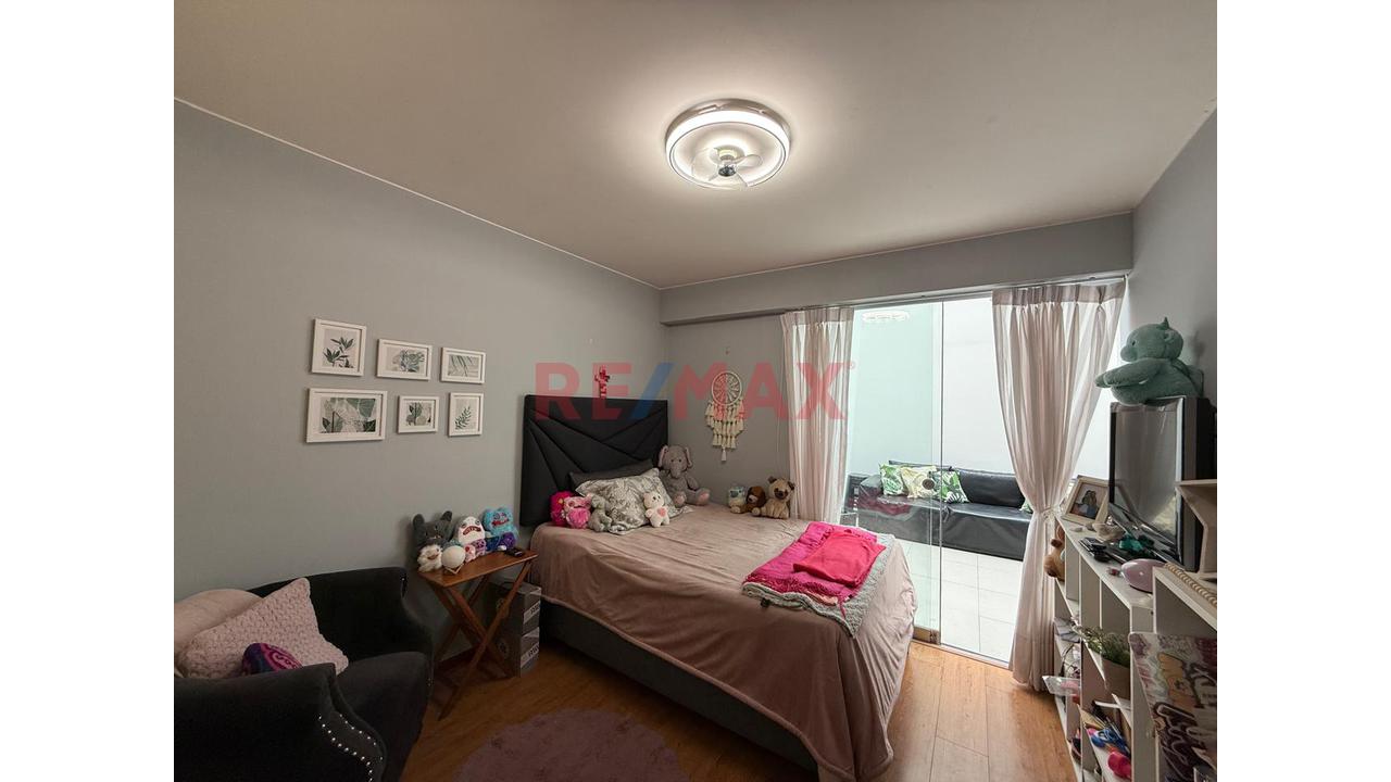 Venta De Departamento En Miraflores A Pasos Del Malecon, Primer Piso Con Terraza — foto 12