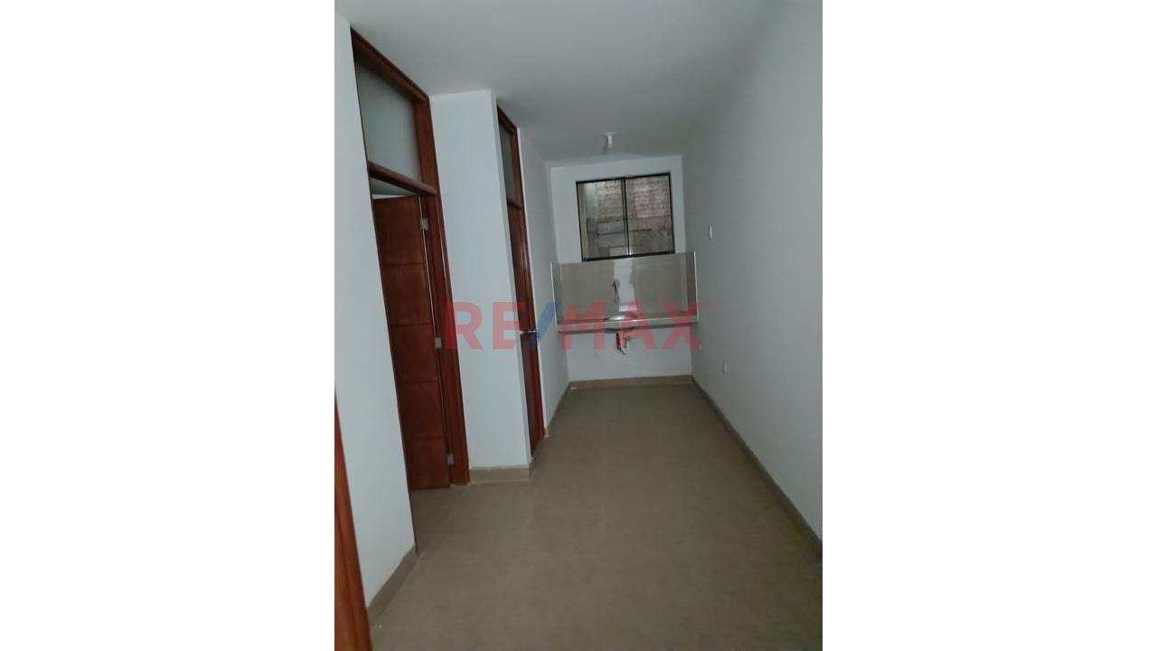 Vendo Bonita Casa De 3 Pisos Mas Azotea De Estreno En Castilla Con Cochera. — foto 6