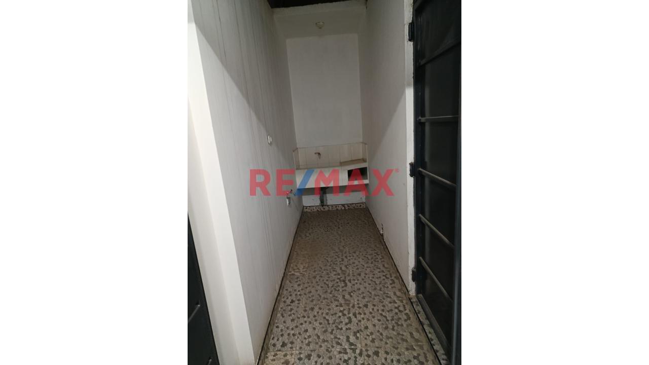 Vendo Bonita Casa De 3 Pisos Mas Azotea De Estreno En Castilla Con Cochera. — foto 13