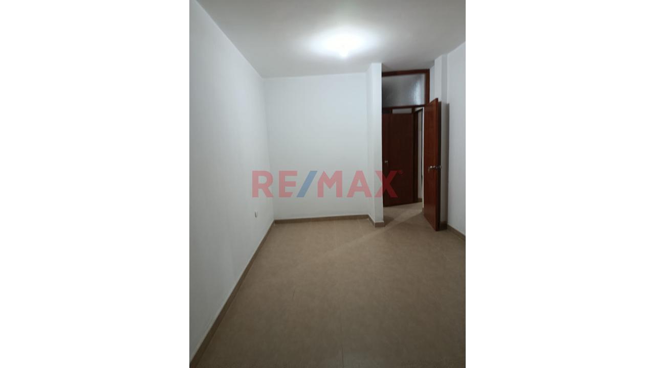 Vendo Bonita Casa De 3 Pisos Mas Azotea De Estreno En Castilla Con Cochera. — foto 3