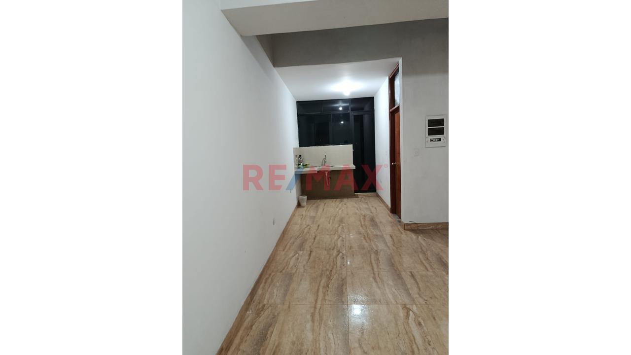 Vendo Bonita Casa De 3 Pisos Mas Azotea De Estreno En Castilla Con Cochera. — foto 9