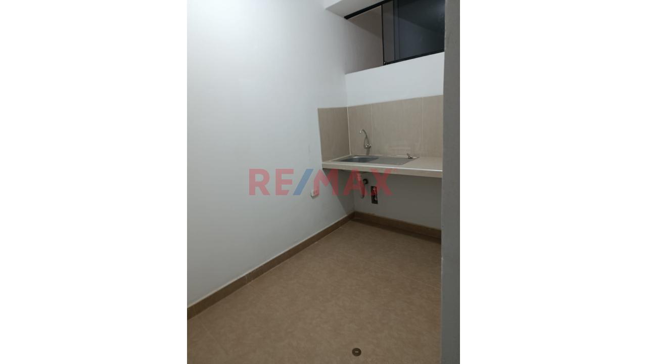 Vendo Bonita Casa De 3 Pisos Mas Azotea De Estreno En Castilla Con Cochera. — foto 7