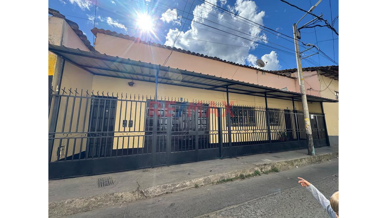 Se Vende Casa De 448.75 M2, Jr. Hualgayoc Nro 233, Barrio San José, Cajamarca - 3