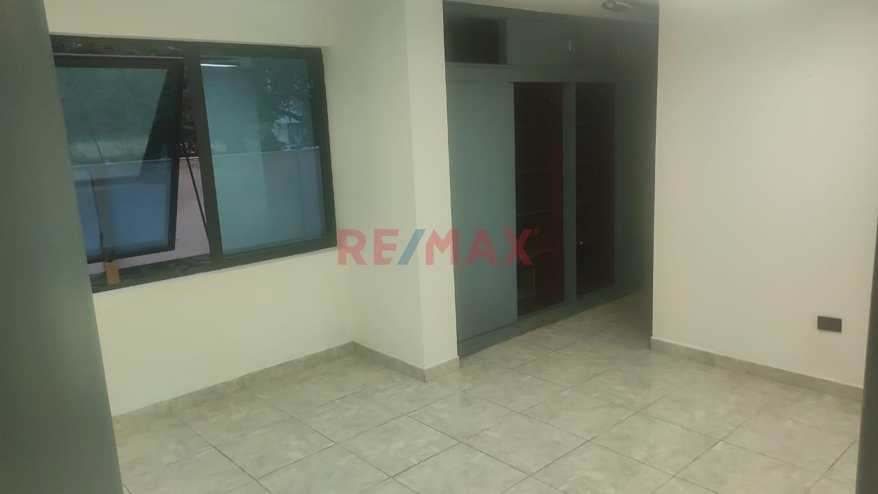 Se Alquila Local Comercial En Surco - 2