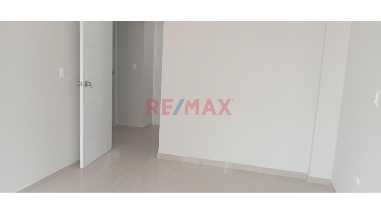 Se Vende Triplex En Miraflores Country Club Calle Las Bromelias Lote 7 4 Etapa - 16