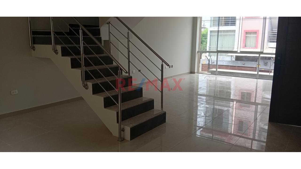 Se Vende Triplex En Miraflores Country Club Calle Las Bromelias Lote 7 4 Etapa - 9