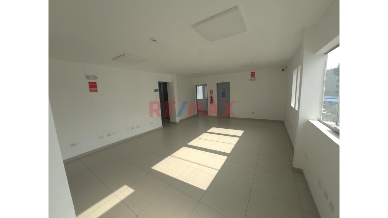 Alquiler De Local Comercial En Av Jorge Basadre San Isidro - 5