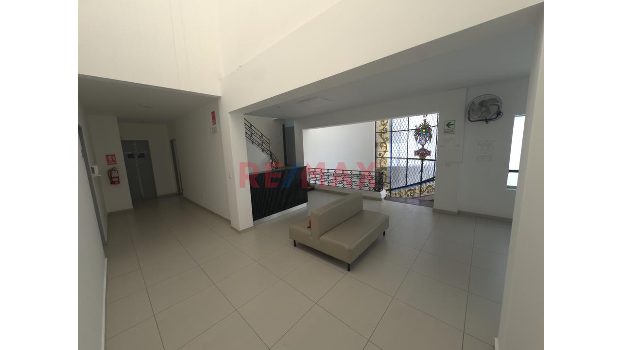 Alquiler De Local Comercial En Av Jorge Basadre San Isidro - 4
