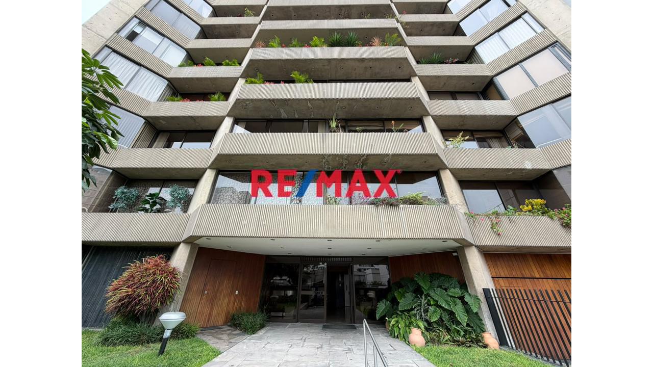 Venta De Amplio Departamento Flat En San Isidro