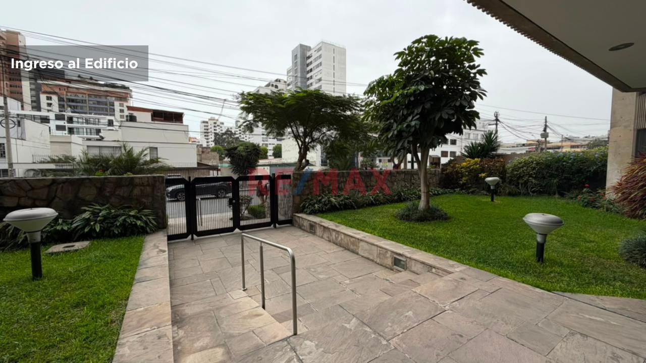 Venta De Amplio Departamento Flat En San Isidro — foto 2