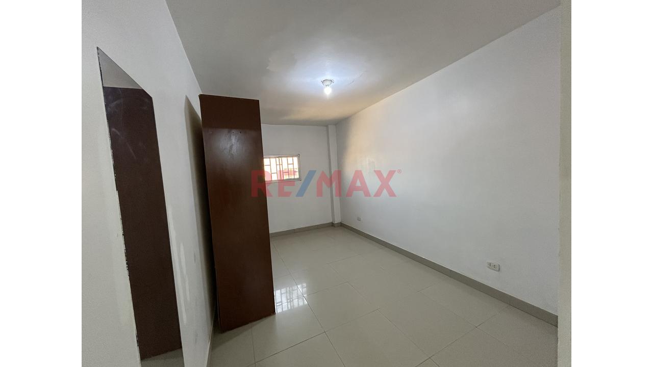 Venta De Casa De 4 Niveles En Avenida - 11