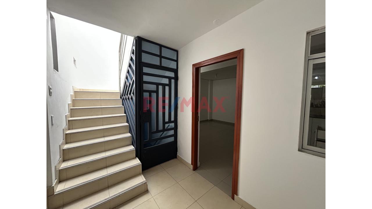 Venta De Casa De 4 Niveles En Avenida - 12