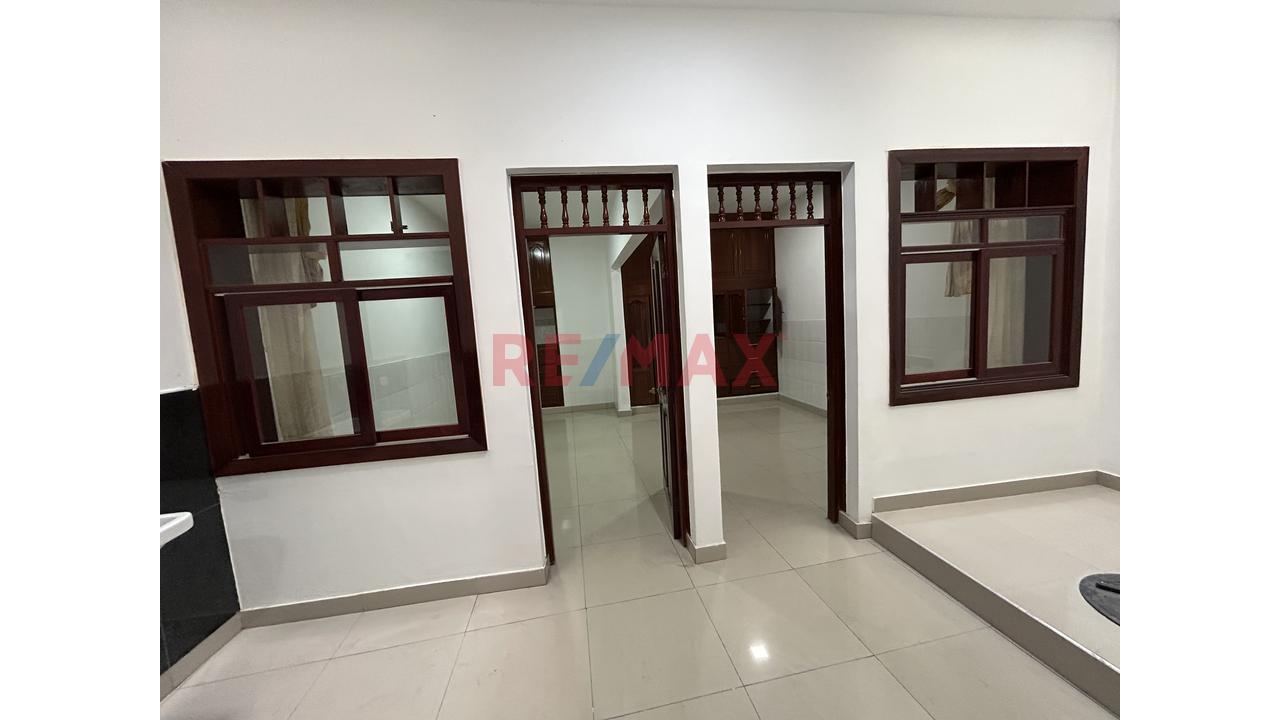 Venta De Casa De 4 Niveles En Avenida - 5