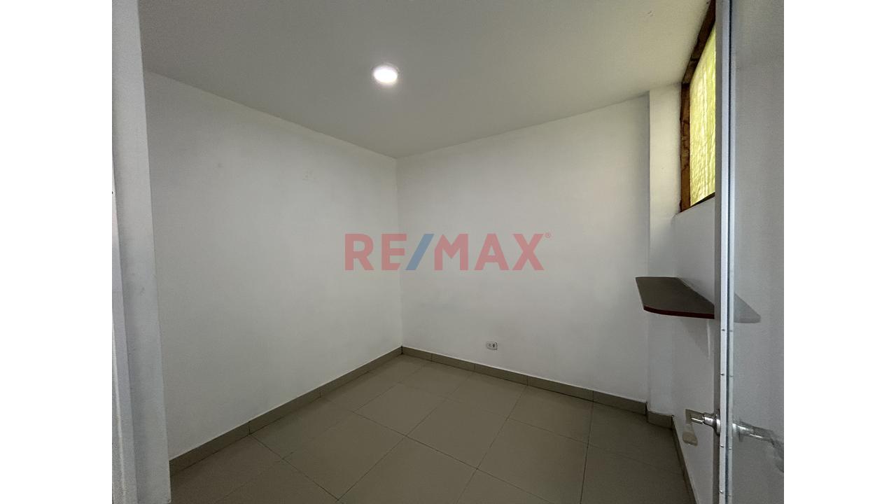 Venta De Casa De 4 Niveles En Avenida - 10