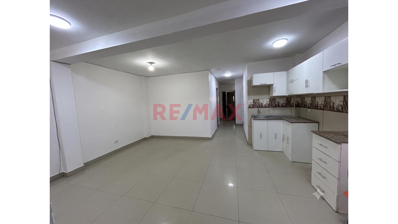 Venta De Casa De 4 Niveles En Avenida - 9