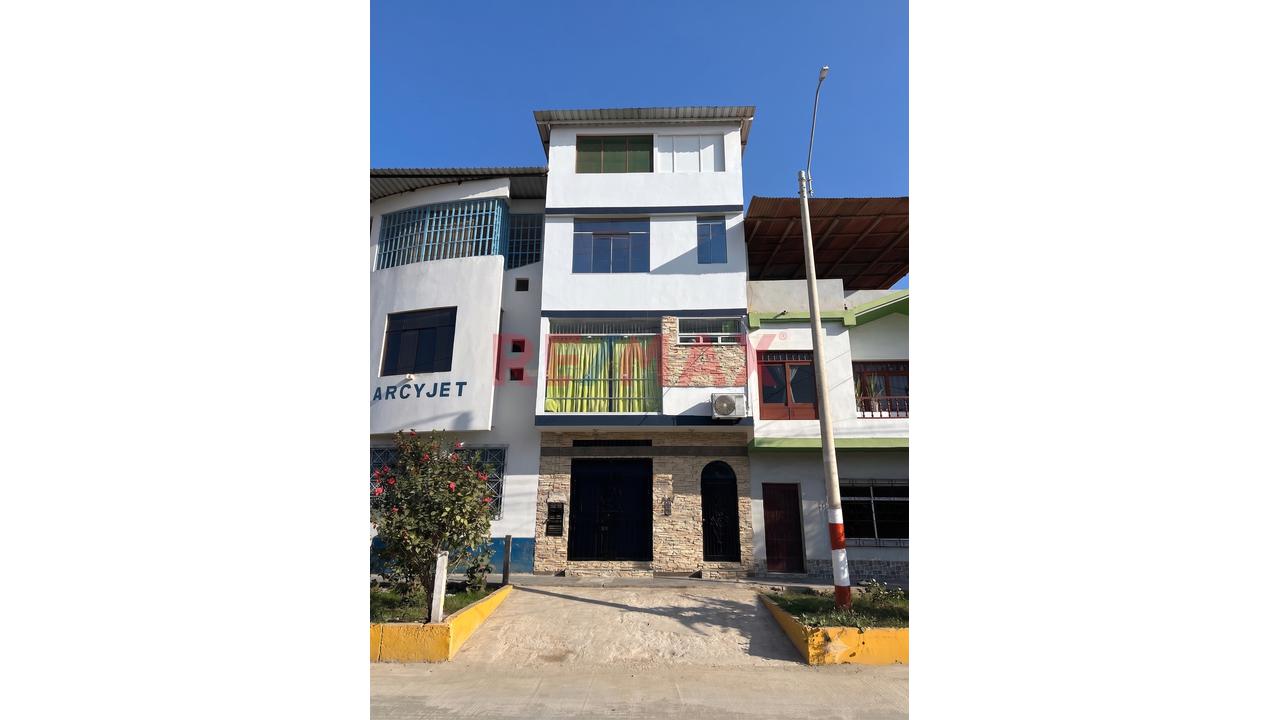 Venta De Casa De 4 Niveles En Avenida - 2