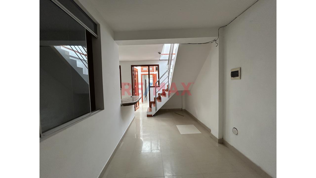 Venta De Casa De 4 Niveles En Avenida - 15