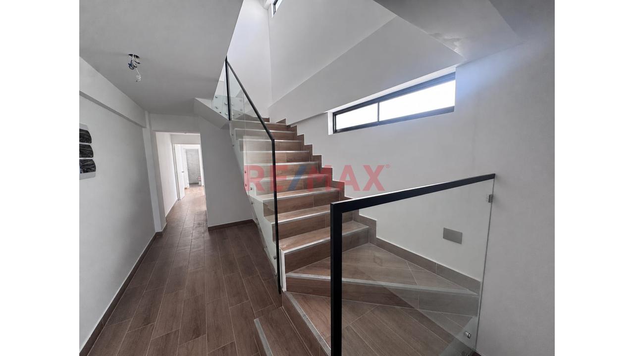 Duplex 4 Habitaciones + Cochera + Aires