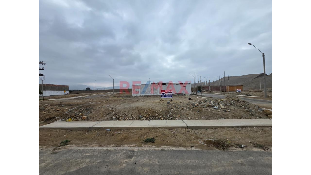 Oportunidad Terreno En Venta En Esquina Frente A Parque. Ocasion De Tener 2 Terrenos Juntos — foto 3