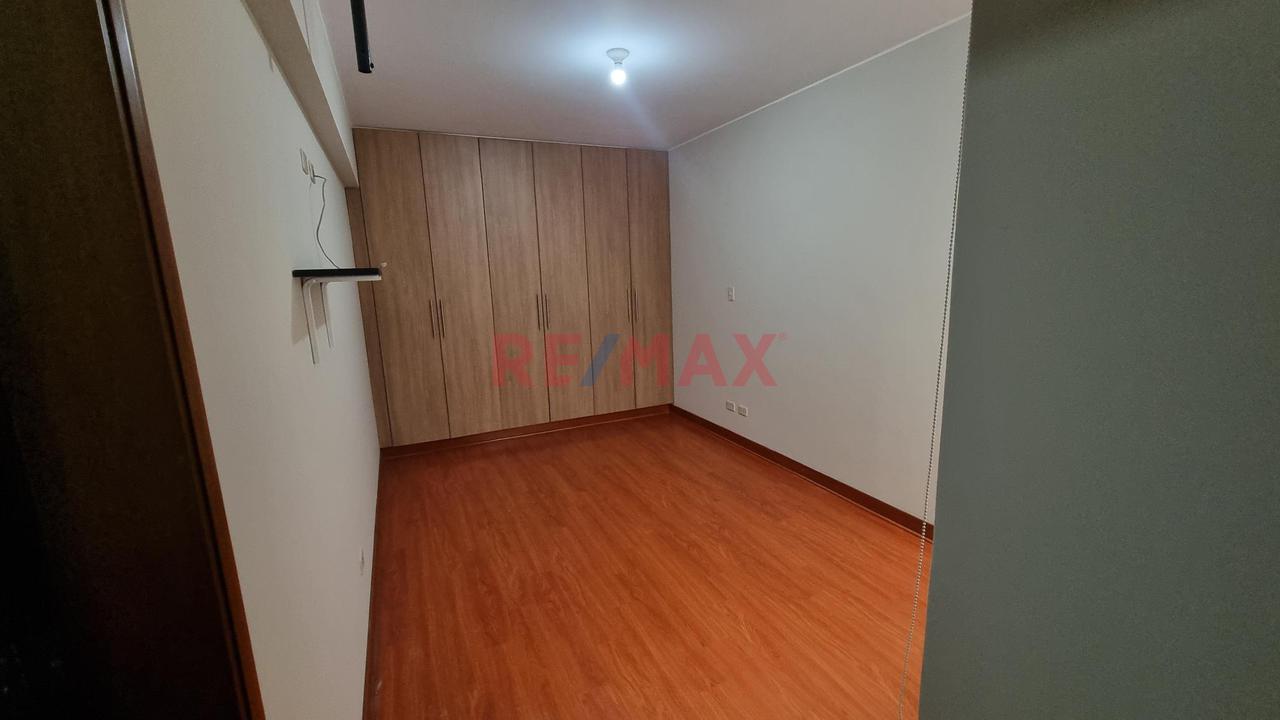 Moderno Departamento En Urb Barrio Medico, Cerca De Todo !!!, 02 Dorm, Cochera, Comodidad, Accesibilidad, Y Excelente Vista — foto 3
