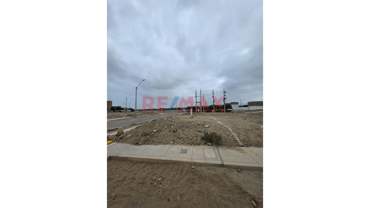 Oportunidad Terreno En Venta En Esquina Con Vista A Calle Y A Media Cuadra De Un Parque. Ocasion De Tener 2 Terrenos Juntos — foto 5