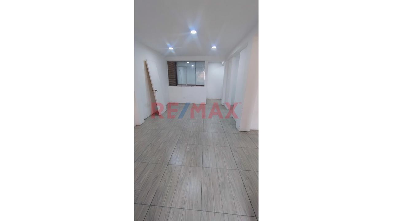 Vendo Departamento En  Comas, Urb. Alameda Del Pinar (Frente A Parque)