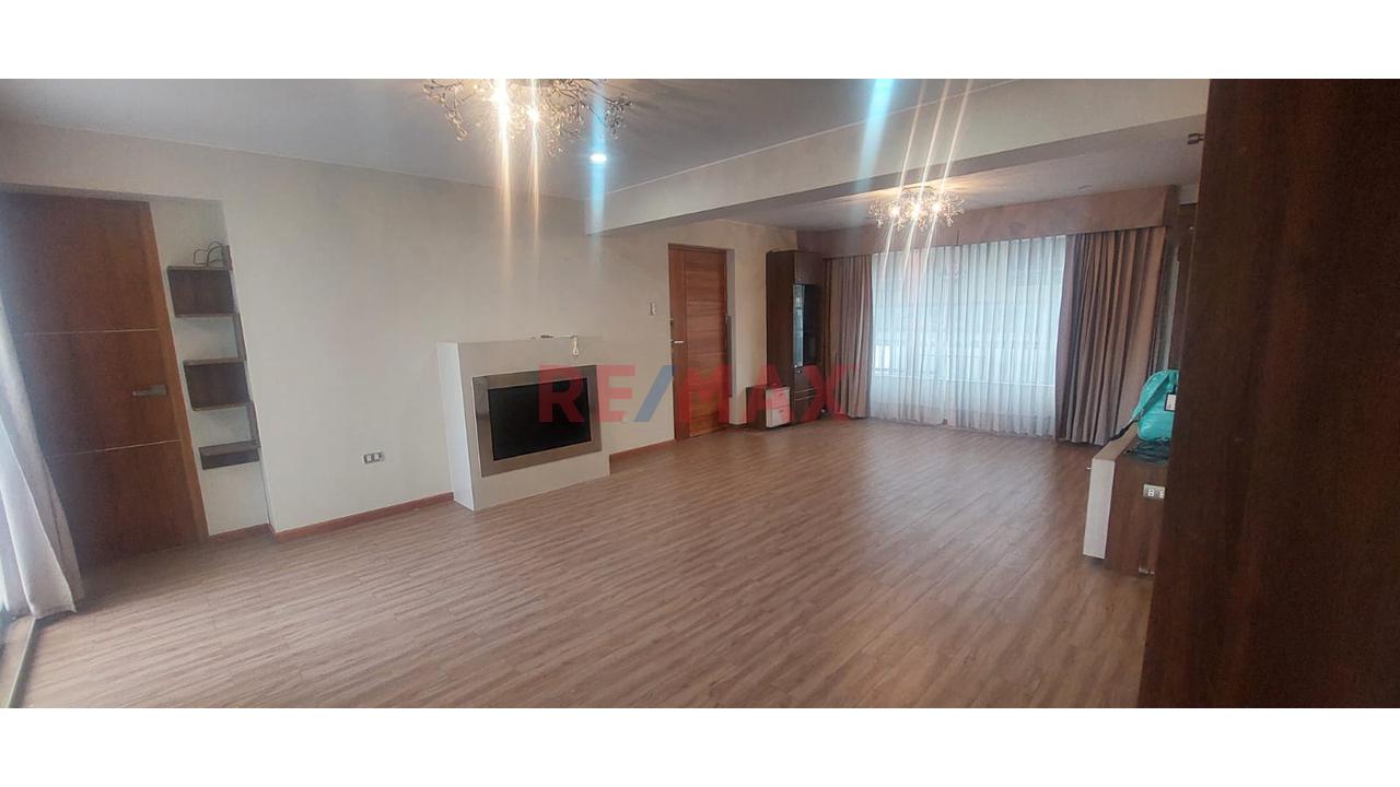 Exclusivo Departamento En Alquiler - 1