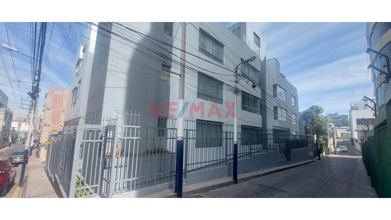 Exclusivo Departamento En Alquiler - 2