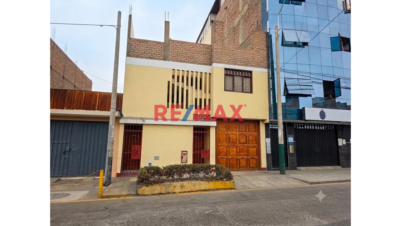 🔥 ¡Invierte En El Corazón Comercial De Independencia! Propiedad Estratégica Cerca De Megaplaza