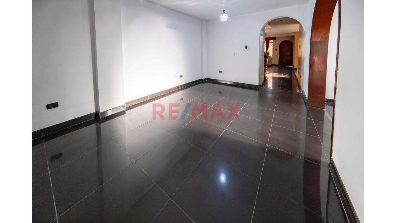 🏠 Se Vende Casa De Dos Pisos En Esquina — Carabayllo — foto 9