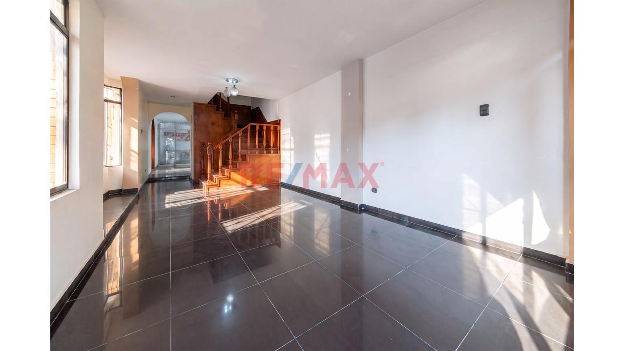 Casa de 4 dormitorios en Carabayllo, 260 m² — foto 3