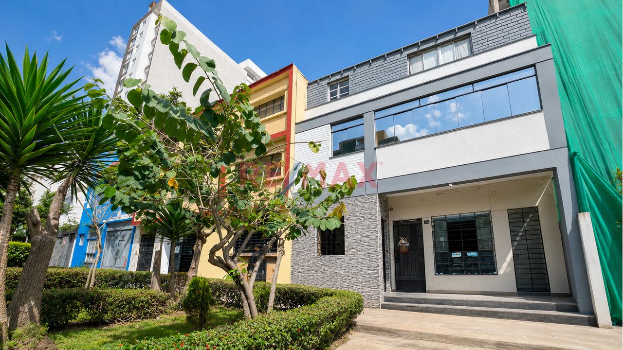 Venta De Departamento Duplex En Jesús María Comercial - Oportunidad - 1