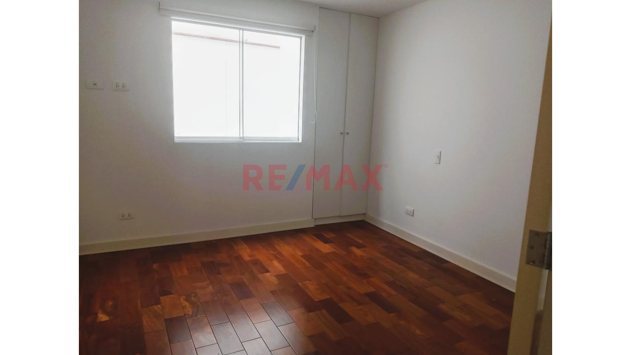 Venta Moderno  Departamento  Como Inversión Frente A Miraflores — foto 15