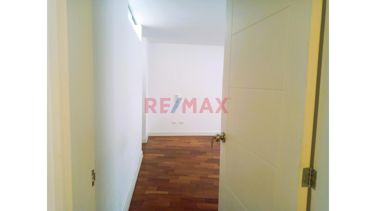Venta Moderno  Departamento  Como Inversión Frente A Miraflores — foto 10