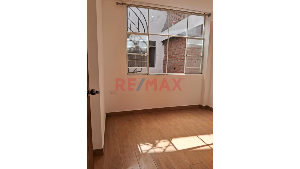 🏡 ¡Alquilo Hermoso Departamento En 2Do Piso Con Vista Interior – Urb. El Bosque! — foto 2