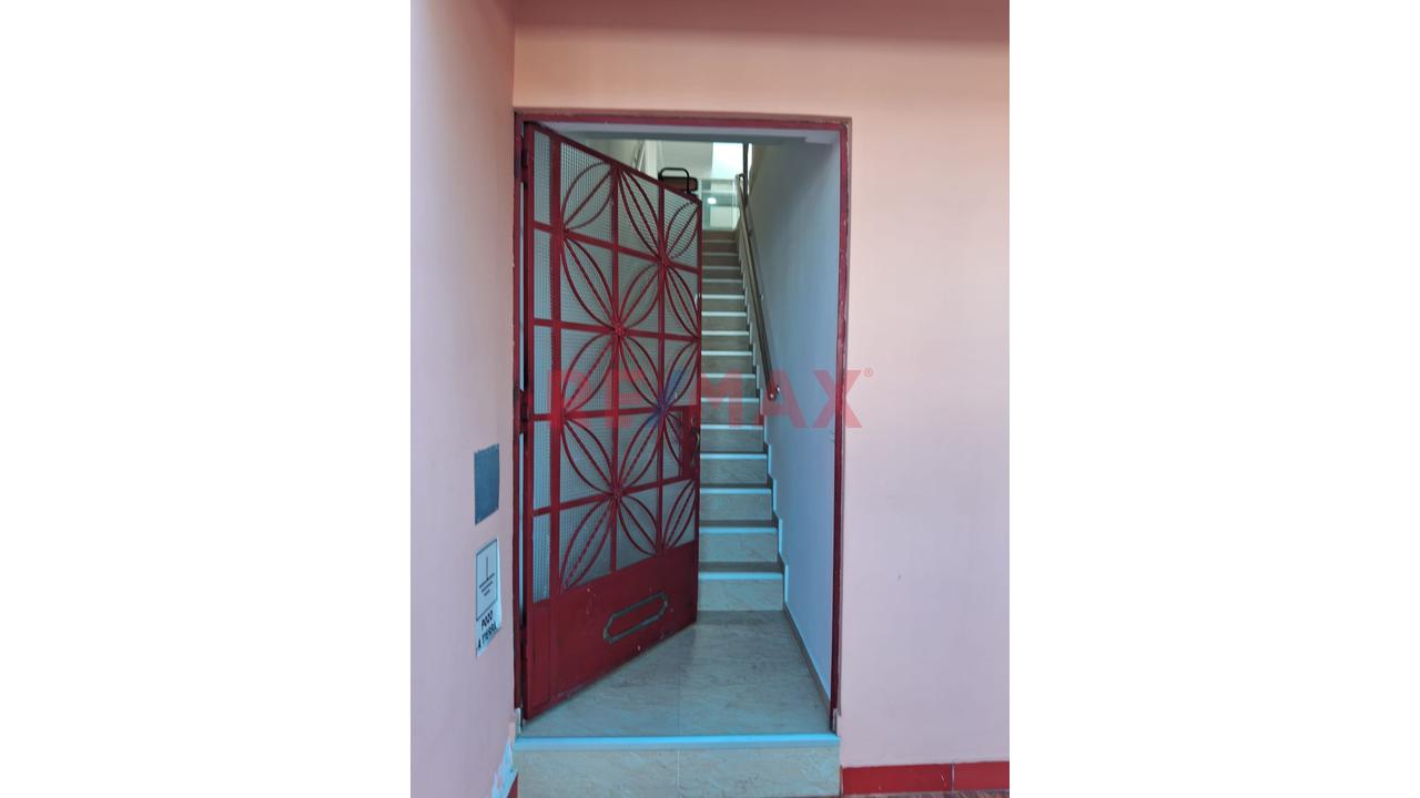 🏡 ¡Alquilo Hermoso Departamento En 2Do Piso Con Vista Interior – Urb. El Bosque!