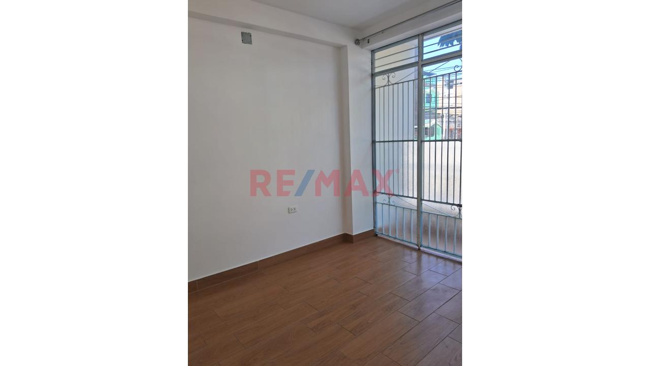 🏡 ¡Alquilo Hermoso Departamento En 2Do Piso Con Vista Interior – Urb. El Bosque! — foto 3