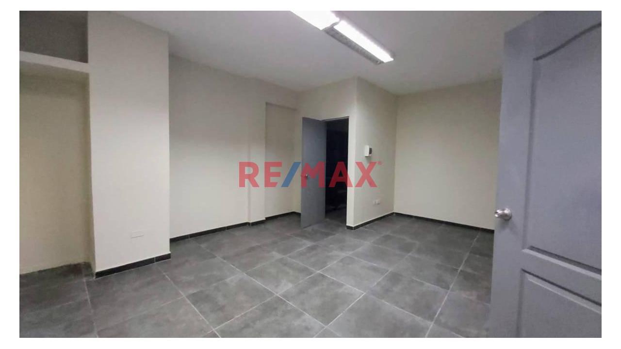 Alquilo Edificio Comercial En Miraflores – Zonificación Cz - 5
