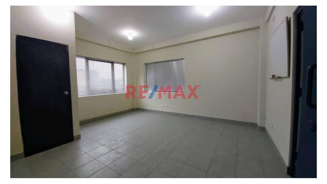 Alquilo Edificio Comercial En Miraflores – Zonificación Cz - 6