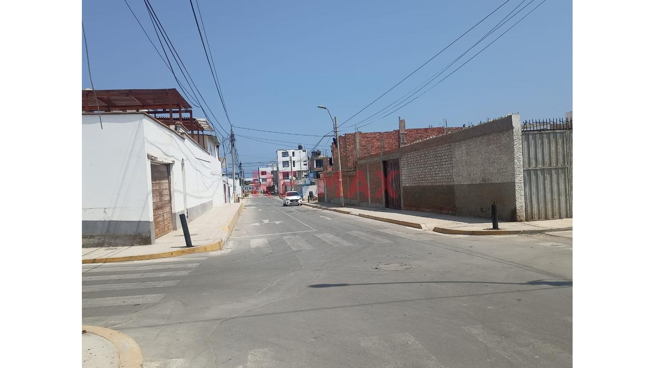 Casa Venta En Playa Arica / Dos Departamentos En Primer Piso Con Cochera - 4