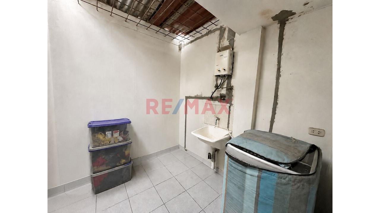 Se Vende Casa De 120 M² Con 2 Departamentos Independientes En San Juan De Lurigancho (Campoy) — foto 3
